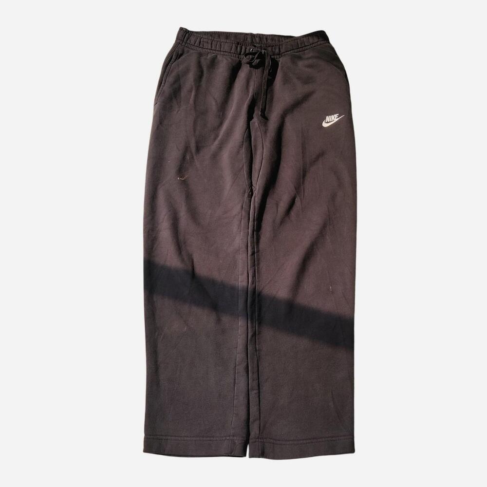 Nike black sweatpants with drawstring waist and pockets